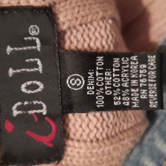 Denim and sweater jacket size small faux furr around the neck. Small - Picture 4 of 4